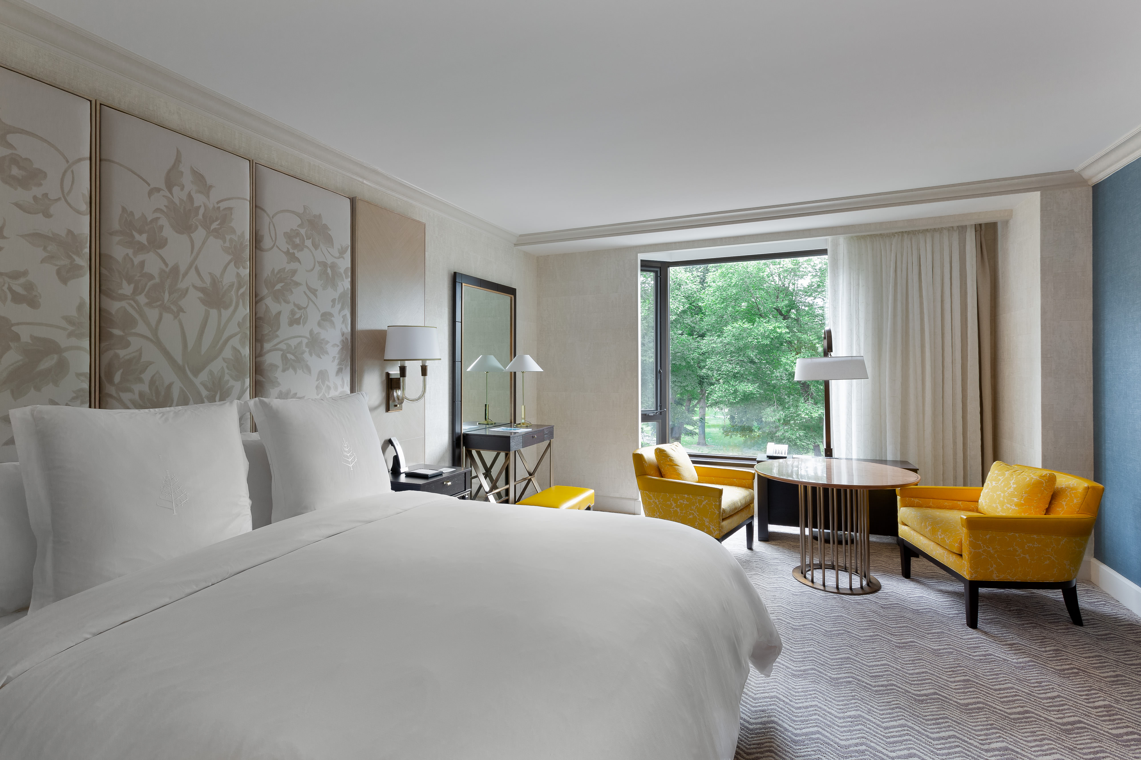 Hospitality photography - Photograph of the four seasons hotel king room boston