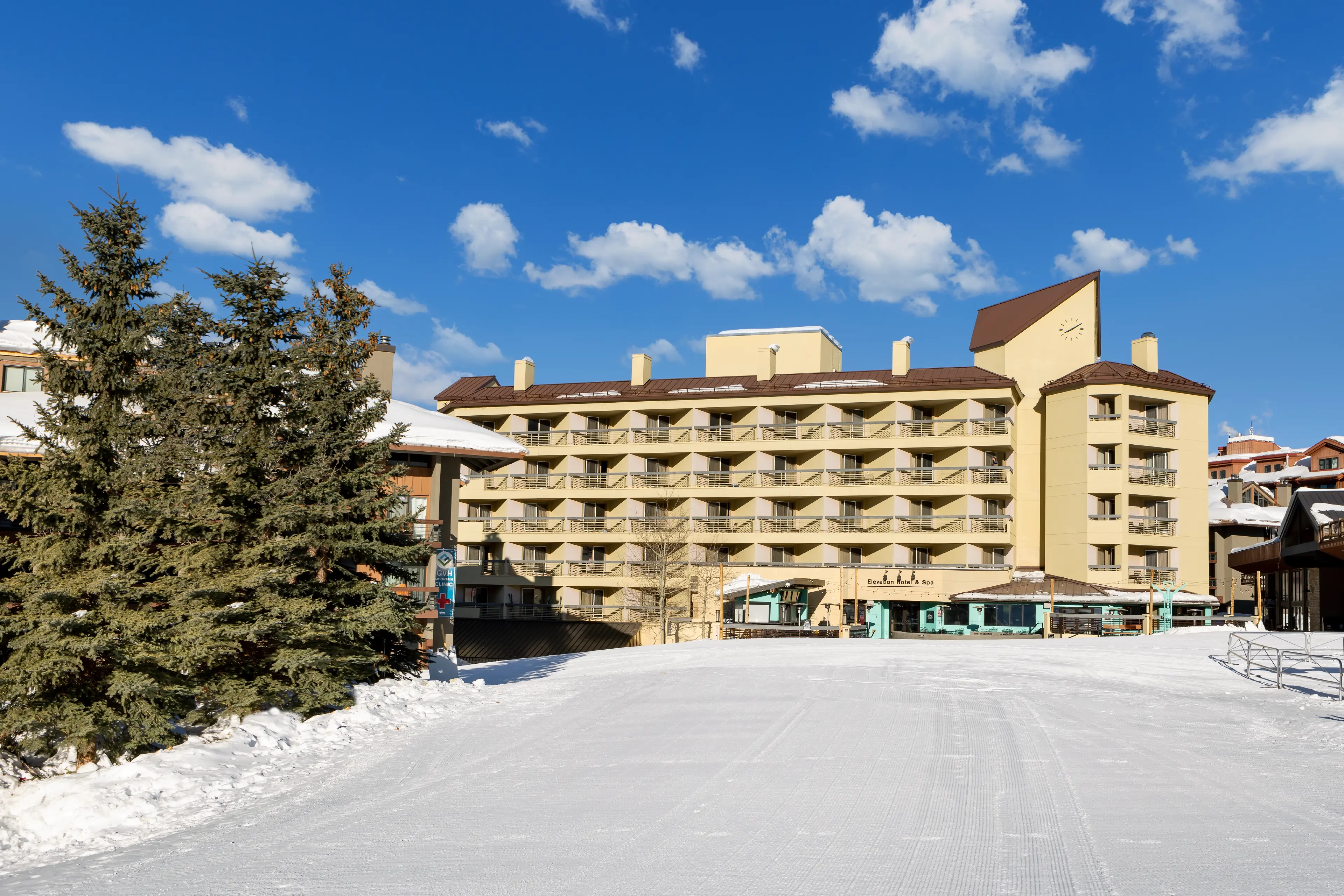 Elevation-Resort-Exterior-Back-2_3840x2561_G_90_Long Edge Portfolio_auto