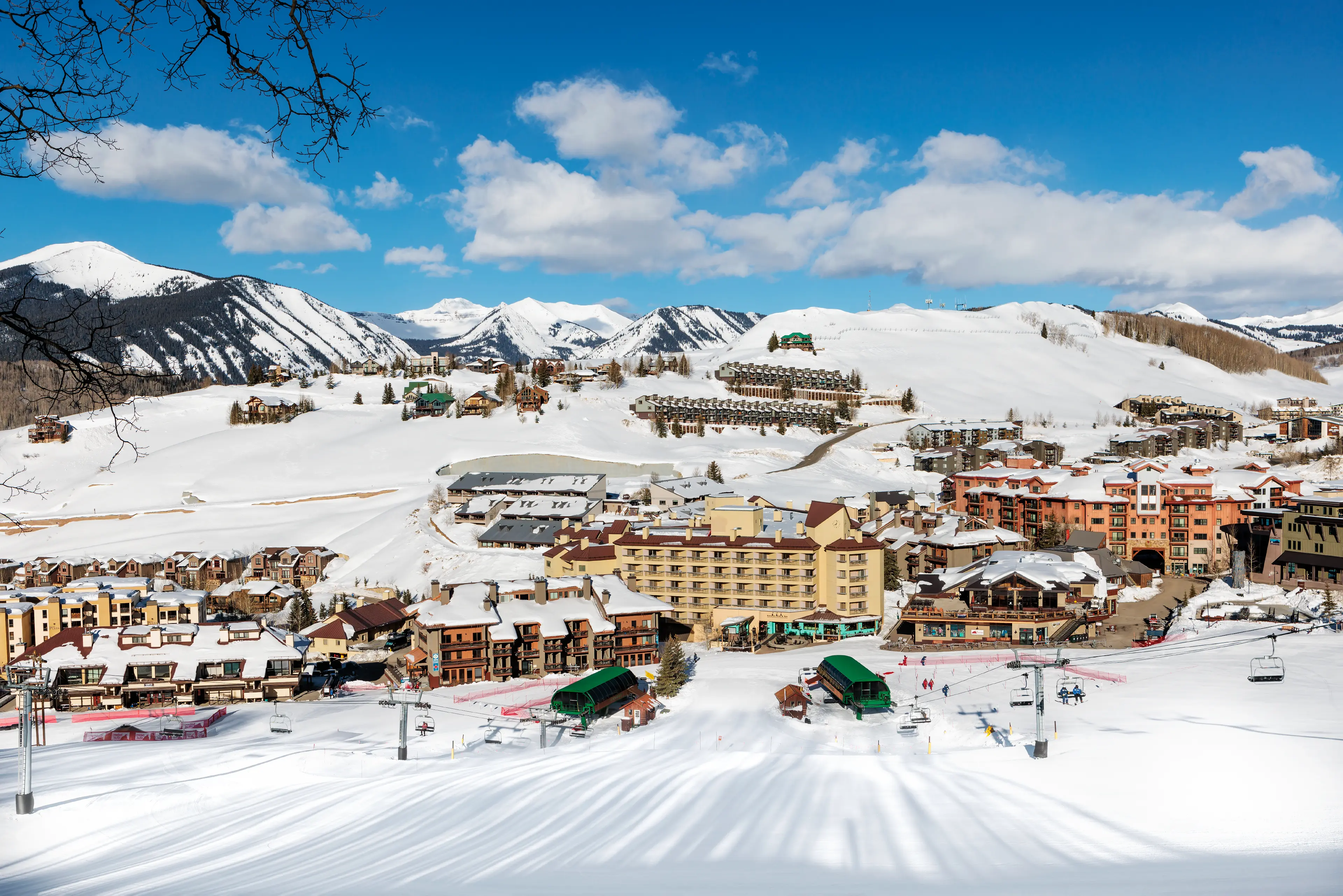 Elevation-Resort-Exterior-Hero-From-Mountain_3840x2561_G_90_Long Edge Portfolio_auto