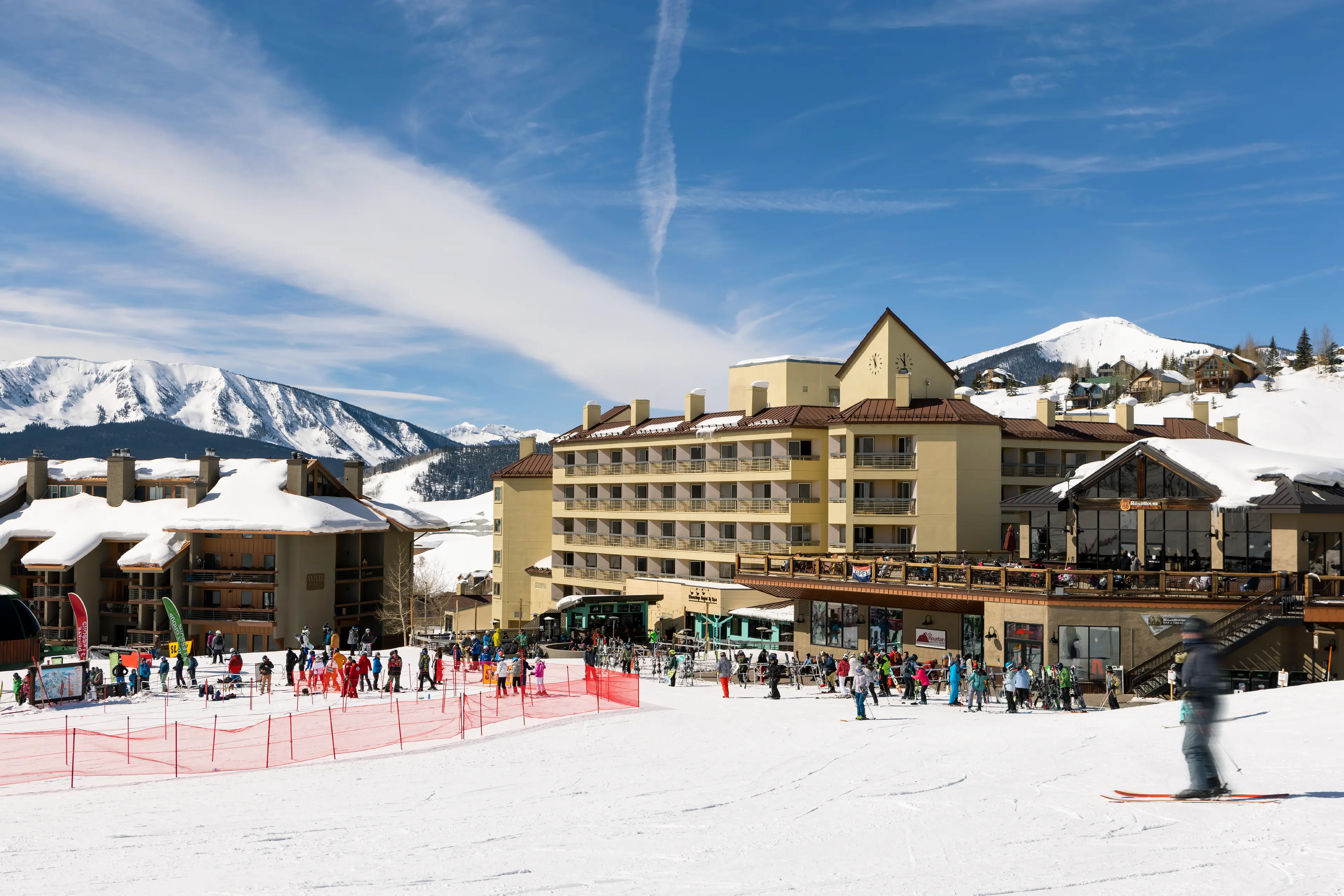 Elevation-Resort-Exterior-Ski-Lift-Area-2_3840x2561_G_90_Long Edge Portfolio_auto