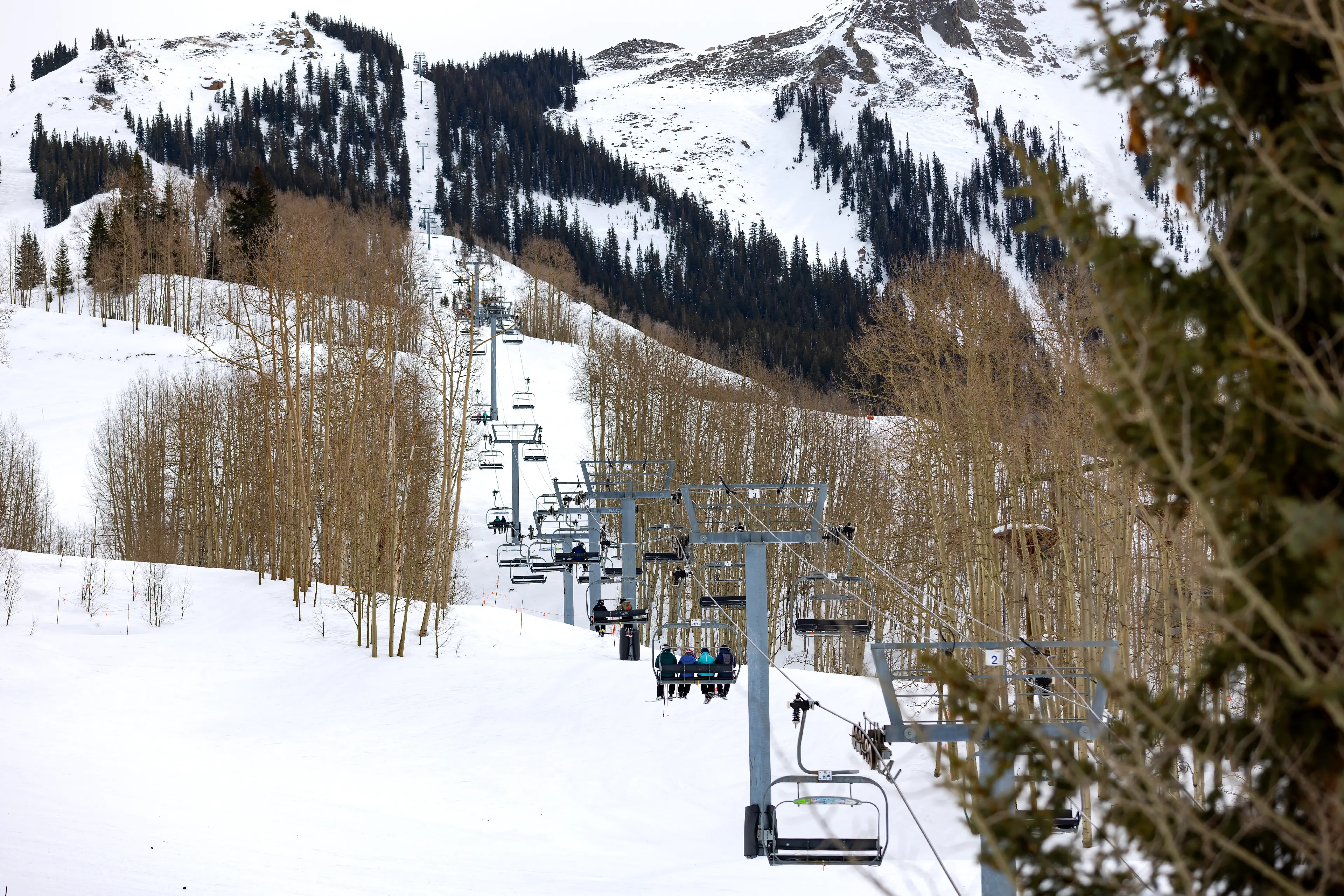 Elevation-Resort-Exterior-Ski-Lift-Winter_3840x2561_G_90_Long Edge Portfolio_auto
