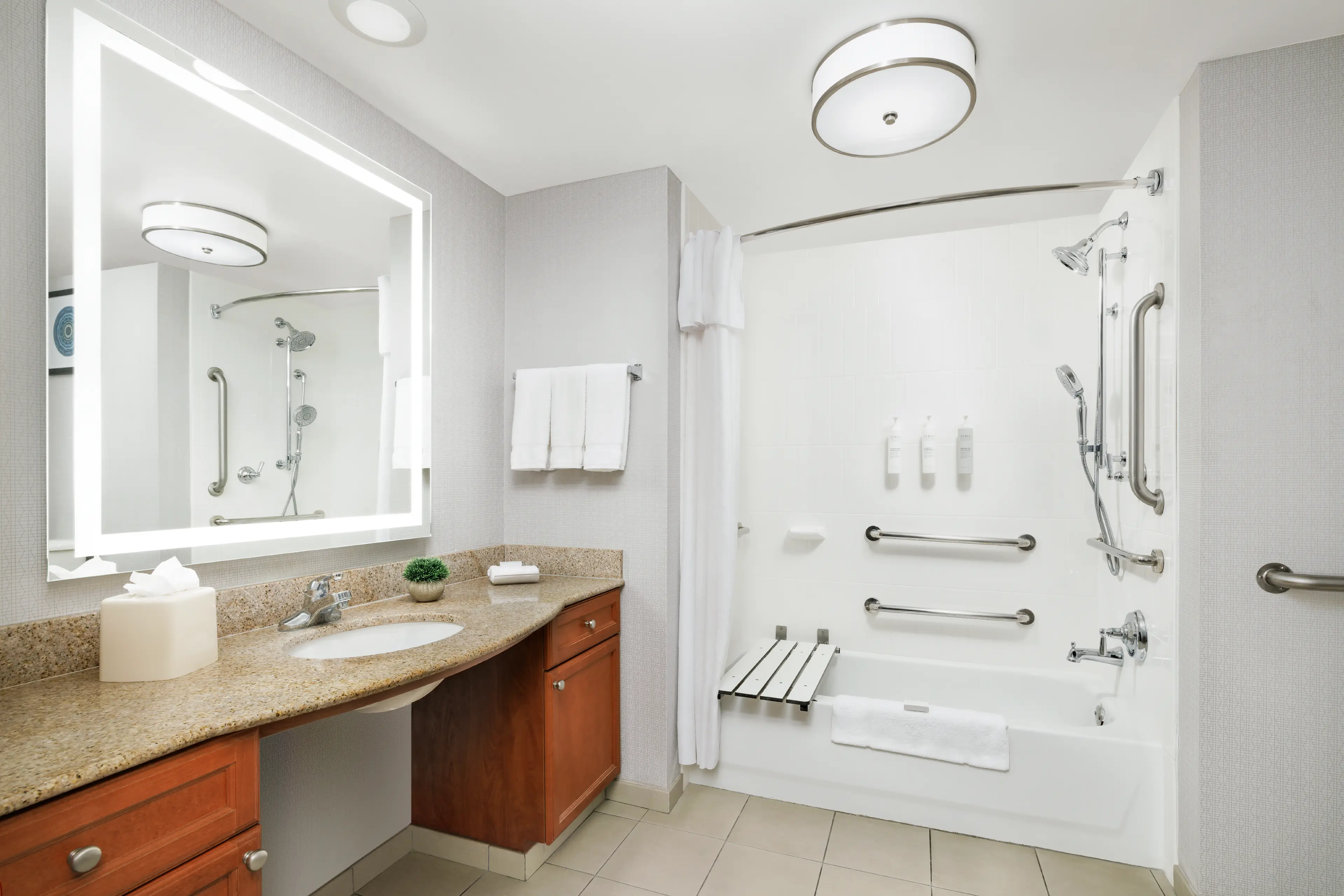 CRPHWHW-ADA-Tub_3840x2561_G_90_Long Edge Portfolio_auto
