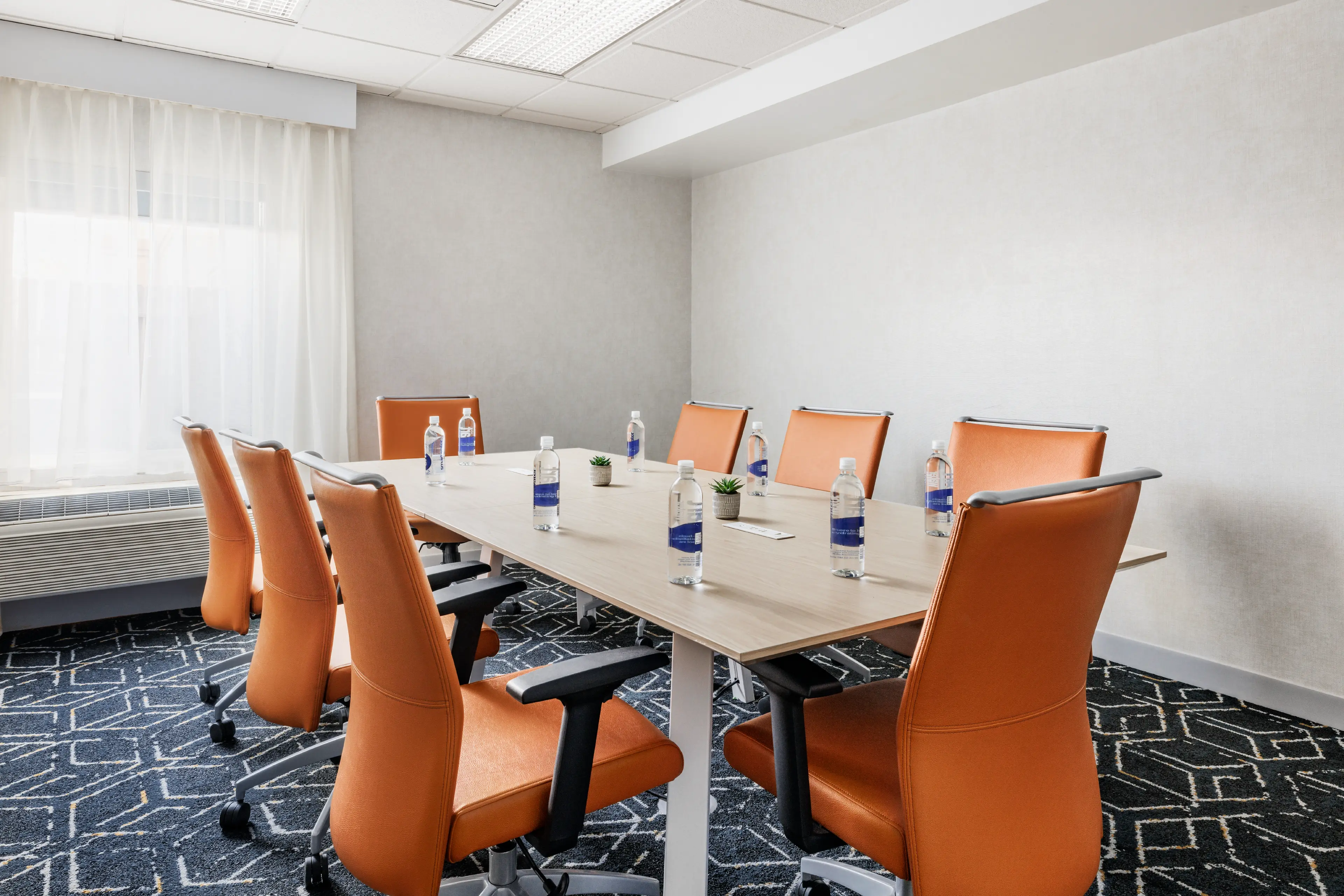 CRPHWHW-Meeting-Room_3840x2561_G_90_Long Edge Portfolio_auto
