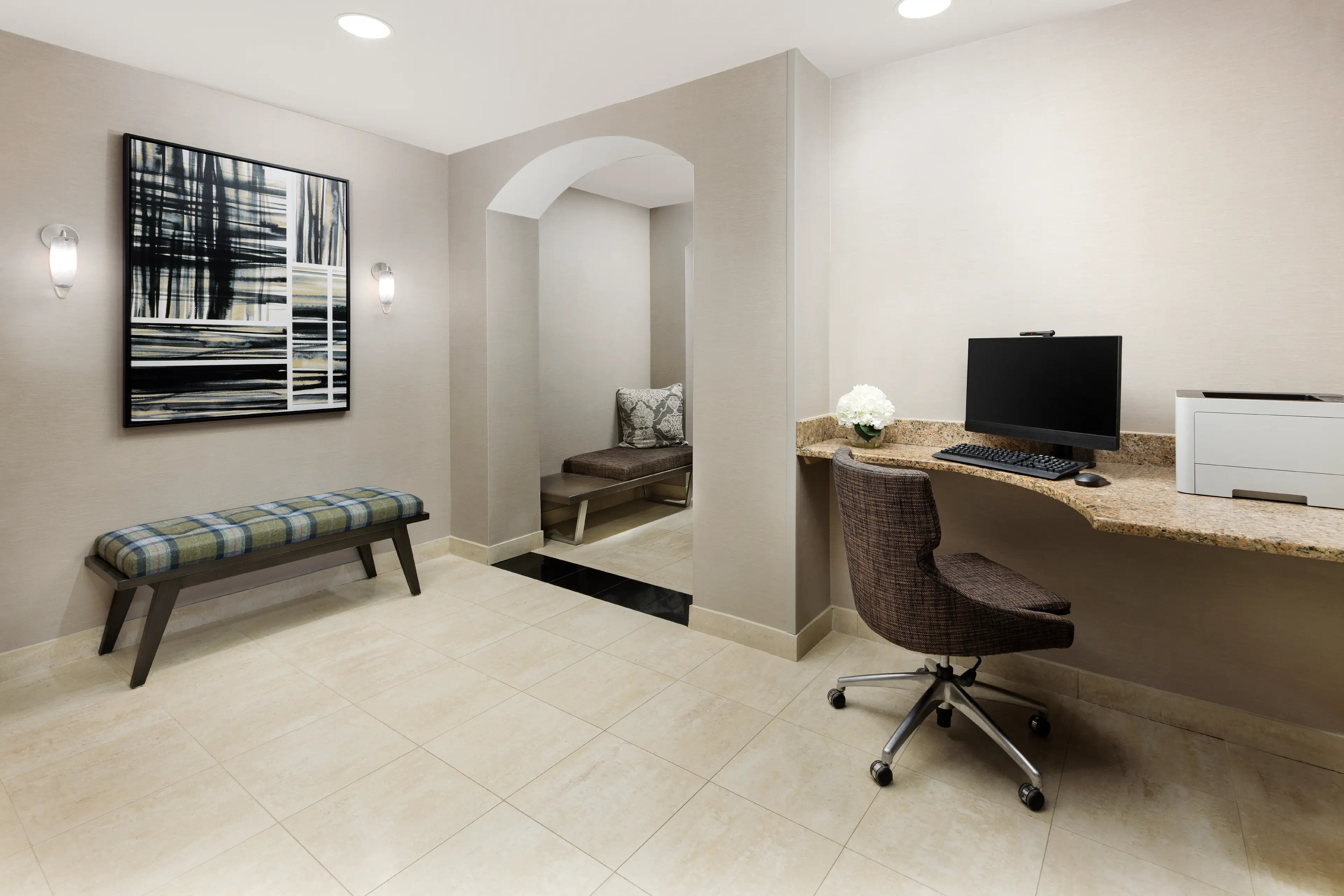 RI_EWRSR_Business_Center_3840x2561_G_90_Long Edge Portfolio_auto