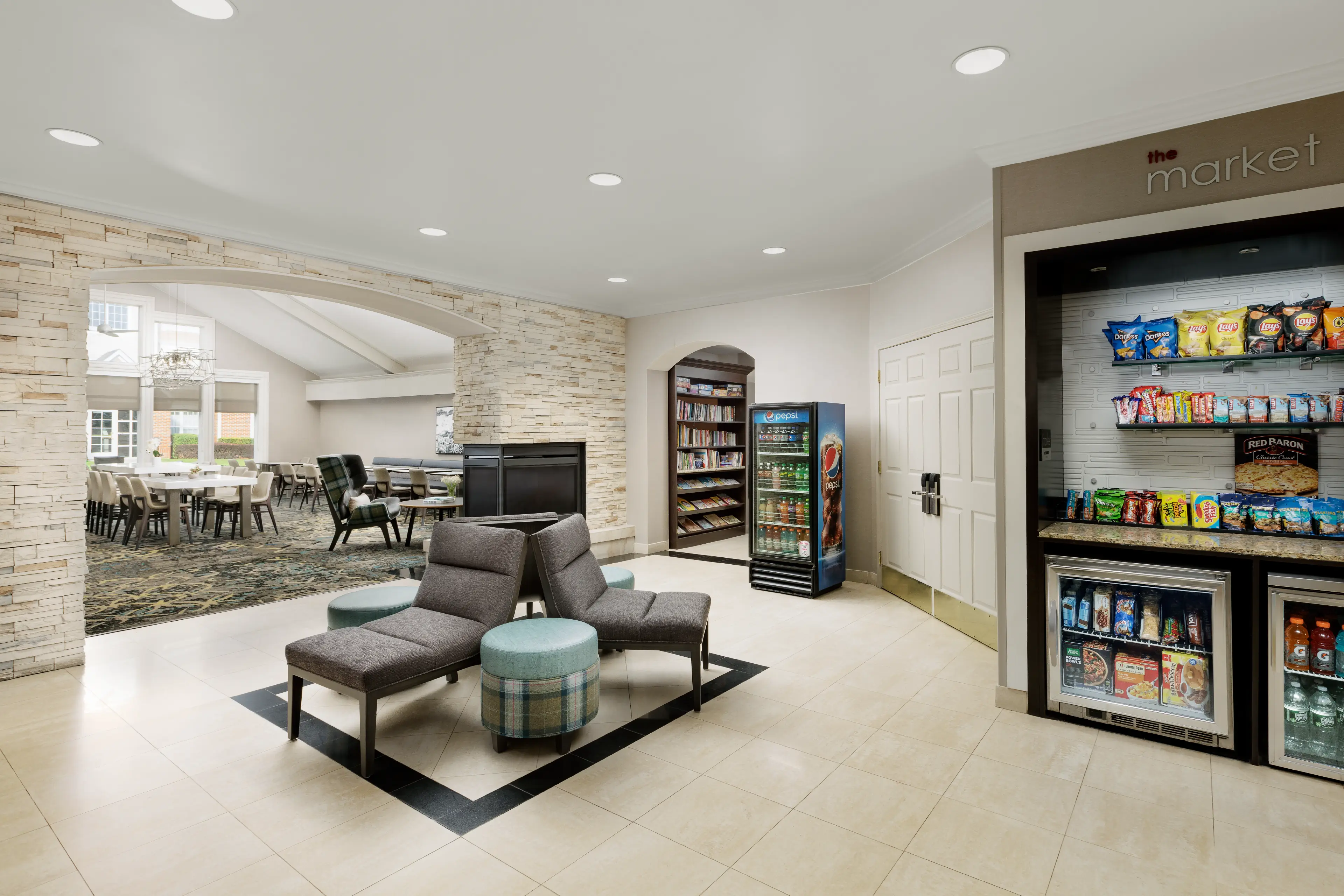 RI_EWRSR_Lobby_2_3840x2561_G_90_Long Edge Portfolio_auto