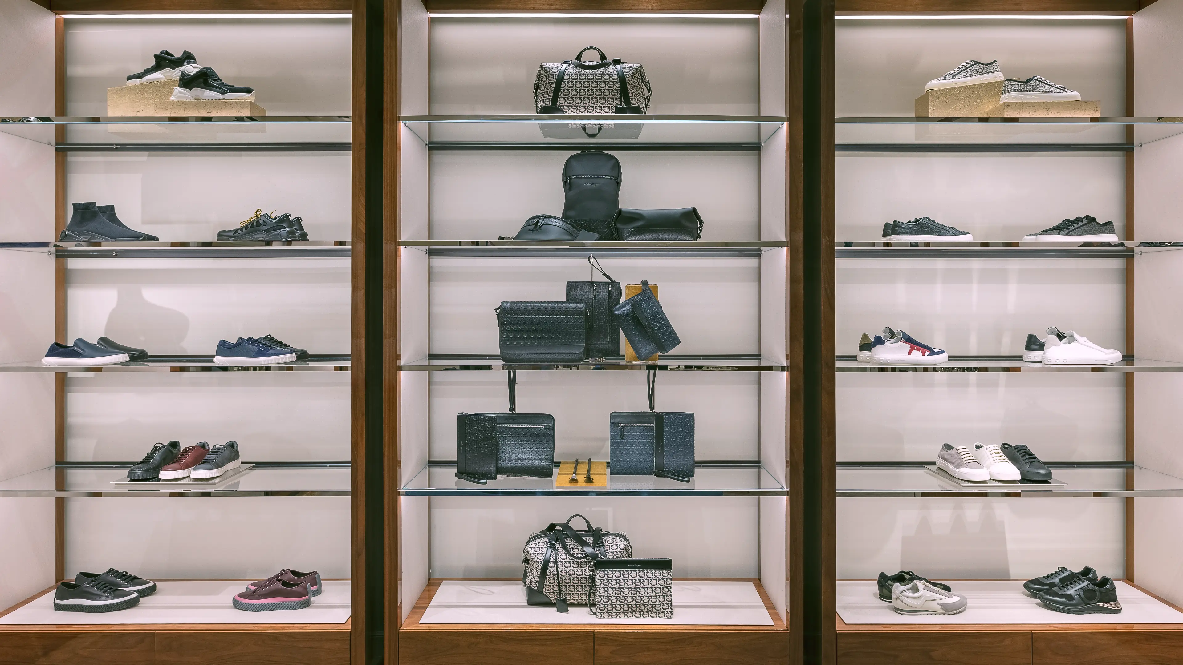 Ferragamo Displays Short Hills Mall-5_3840x2160_G_90_Long Edge Portfolio_auto